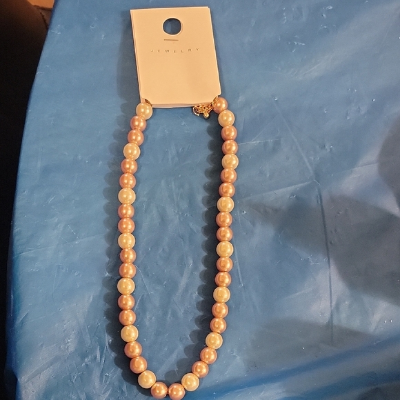 Elegant Pearl Necklace - Picture 2 of 4